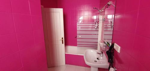 Habitación Triple del hotel Casual De Las Letras Sevilla. Foto 1