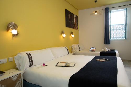 Habitación Triple del hotel Casual De Las Letras Sevilla. Foto 10