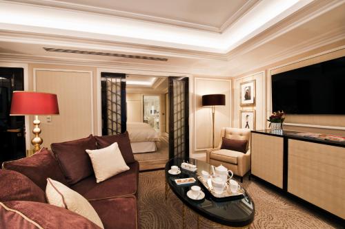 Suite con vistas a Hyde Park - Cama extragrande del hotel The Wellesley Knightsbridge, A Luxury Collection. Foto 1