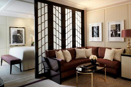 Suite de 1 dormitorio con cama extragrande del hotel The Wellesley Knightsbridge, A Luxury Collection. Foto 2