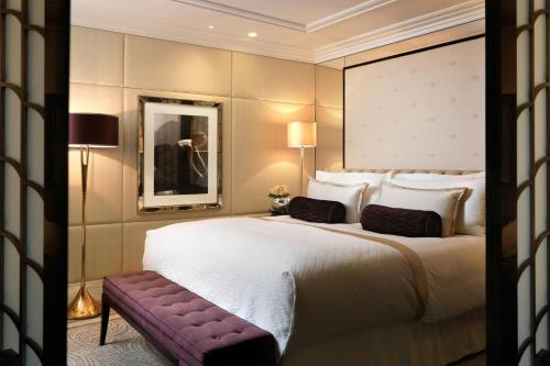 Suite de 1 dormitorio con cama extragrande del hotel The Wellesley Knightsbridge, A Luxury Collection. Foto 3