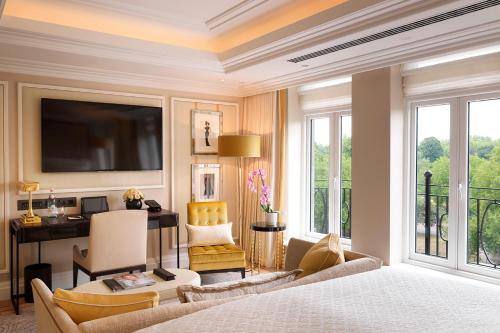 Suite Junior Hyde Park - Cama extragrande del hotel The Wellesley Knightsbridge, A Luxury Collection. Foto 2