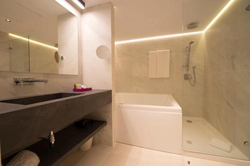 Suite con terraza del hotel Zenit Sevilla. Foto 4