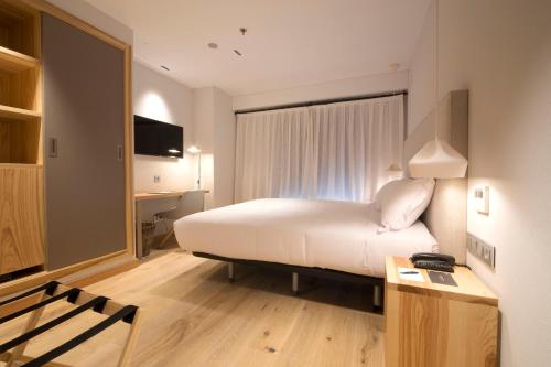 Habitación Cuádruple Prémium del hotel Zenit Sevilla. Foto 1