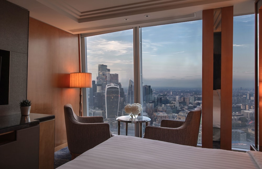 Habitación Deluxe, 1 cama de matrimonio grande, vistas a la ciudad del hotel Shangri-la The Shard, London. Foto 1