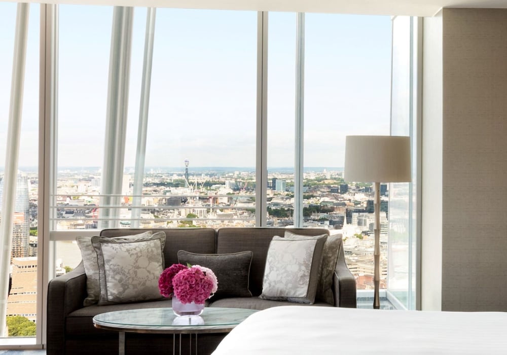 Habitación Deluxe, 1 cama de matrimonio grande, vistas a la ciudad del hotel Shangri-la The Shard, London. Foto 2