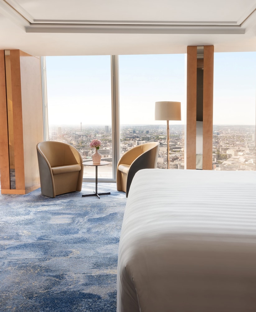 Habitación Premier, 1 cama de matrimonio grande, vistas a la ciudad del hotel Shangri-la The Shard, London. Foto 5