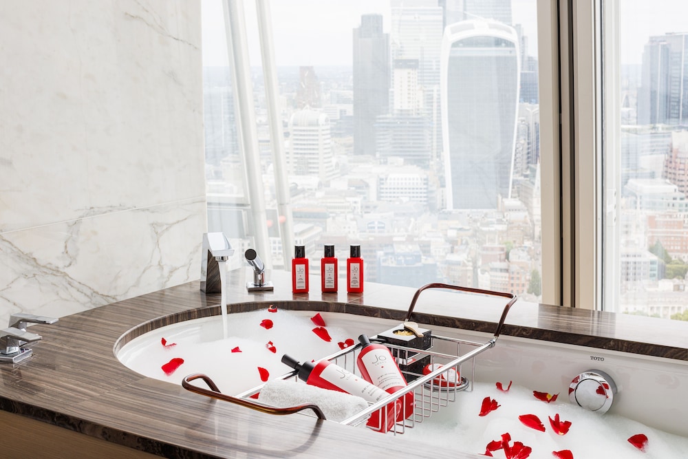 Suite (London) del hotel Shangri-la The Shard, London. Foto 7