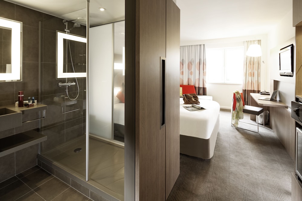 Habitación superior, varias camas (Premium) del hotel Novotel London Brentford. Foto 8