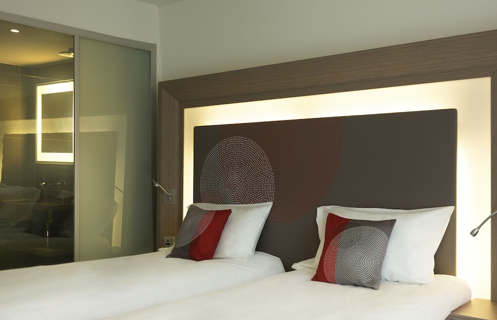 Habitación superior con 2 camas individuales, 2 camas individuales del hotel Novotel London Brentford. Foto 1