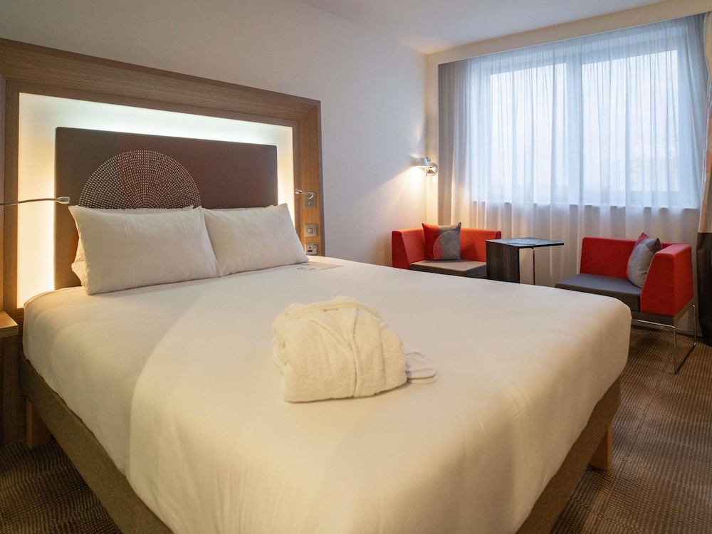 Habitación Premium, 1 cama de matrimonio (Executive) del hotel Novotel London Brentford. Foto 8