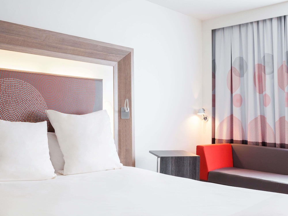 Habitación superior, varias camas (Premium) del hotel Novotel London Brentford. Foto 11