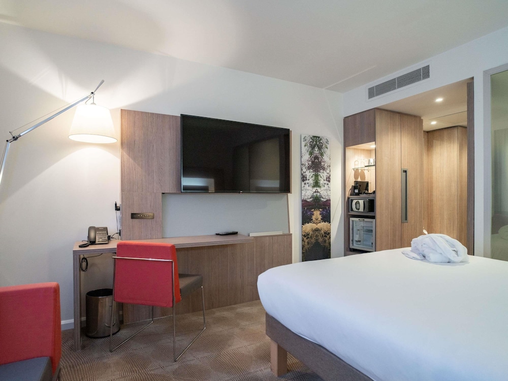 Habitación Premium, 1 cama de matrimonio (Executive) del hotel Novotel London Brentford. Foto 9