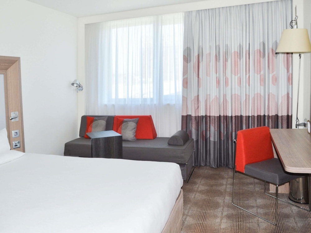 Habitación Premium, 1 cama de matrimonio (Executive) del hotel Novotel London Brentford. Foto 11