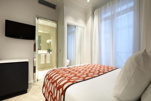 Habitación Individual Básica con aparcamiento del hotel Eurostars Regina. Foto 2