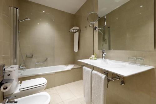 Habitación Individual Básica con aparcamiento del hotel Eurostars Regina. Foto 3