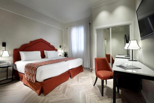 Habitación Triple del hotel Eurostars Regina. Foto 1