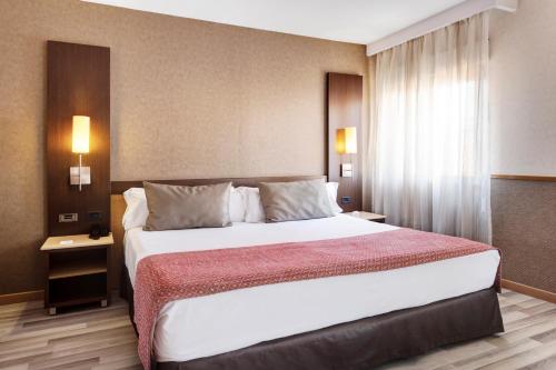 Habitación Triple del hotel Catalonia Santa Justa