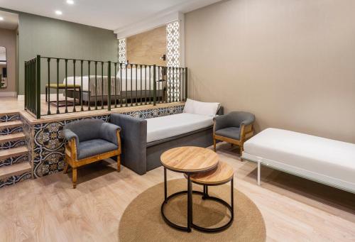 Suite Courtyard con acceso al spa del hotel Catalonia Santa Justa