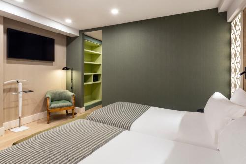 Suite Courtyard con acceso al spa del hotel Catalonia Santa Justa. Foto 1