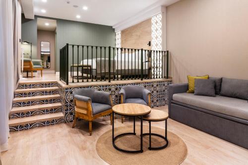 Suite Courtyard con acceso al spa del hotel Catalonia Santa Justa. Foto 2