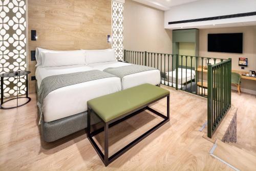 Suite Courtyard con acceso al spa del hotel Catalonia Santa Justa. Foto 3