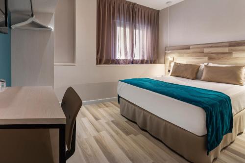 Habitación Individual del hotel Catalonia Santa Justa. Foto 1