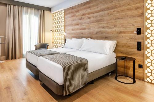 Habitación Doble Deluxe con acceso al spa - 1 o 2 camas del hotel Catalonia Santa Justa. Foto 3