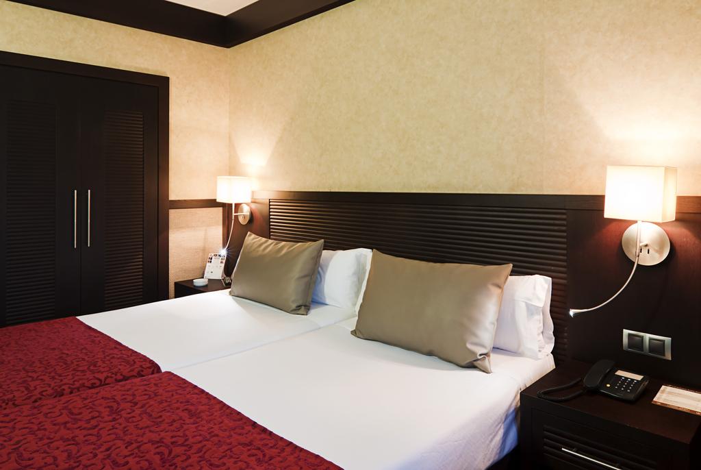 Habitación doble Premium del hotel Catalonia Santa Justa. Foto 1