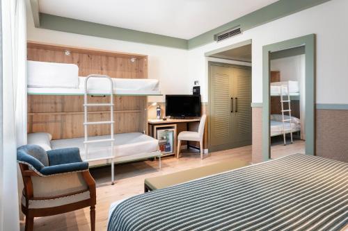 Habitación Familiar del hotel Catalonia Santa Justa. Foto 3