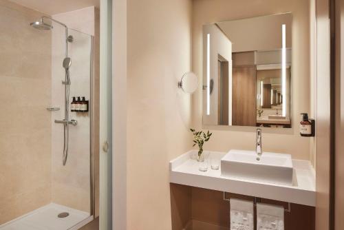 Habitación Doble Superior New Style con cama supletoria - 1 o 2 camas del hotel Nh Sevilla Plaza De Armas. Foto 1