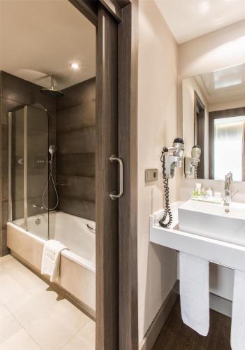 Habitaciones Familiares comunicadas del hotel Nh Sevilla Plaza De Armas. Foto 2