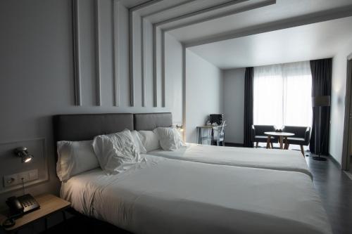 Habitación Doble Superior - 1 o 2 camas del hotel Lux Santiago. Foto 15