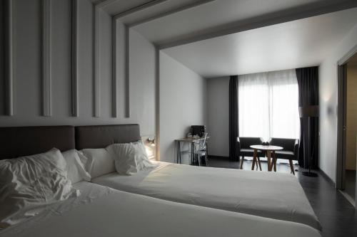 Habitación Doble Superior - 1 o 2 camas del hotel Lux Santiago. Foto 16