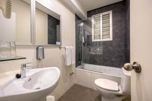 Habitación Doble Estándar - 1 o 2 camas del hotel Neomagna Madrid. Foto 6