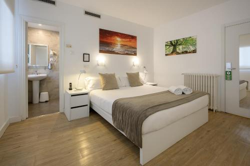 Habitación Doble Estándar - 1 o 2 camas del hotel Neomagna Madrid. Foto 16