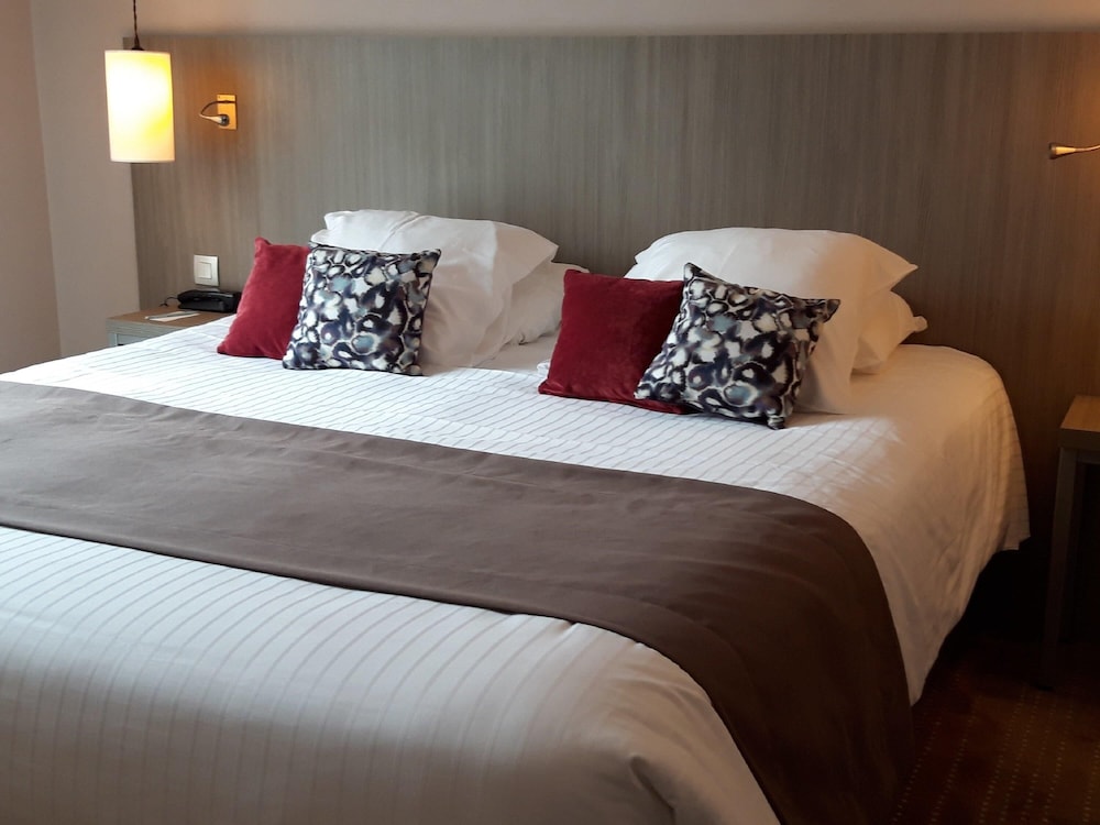 Habitación Classic con una cama doble del hotel Mercure Dinan Port Le Jerzual