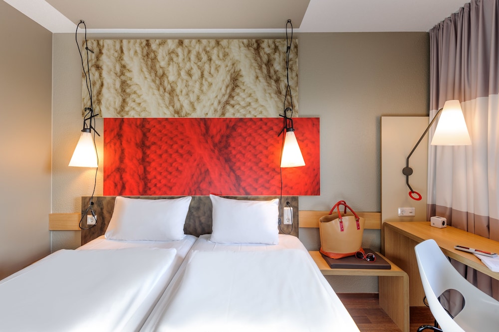 Habitaciones con camas individuales del hotel Ibis Muenchen Messe. Foto 1