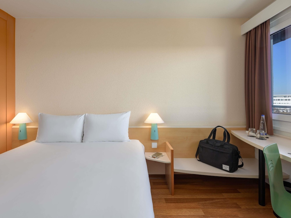 Habitación con 1 cama doble - 63x79 pulgadas, 160x200 cm, nuevo concepto de confort para dormir del hotel Ibis München Garching