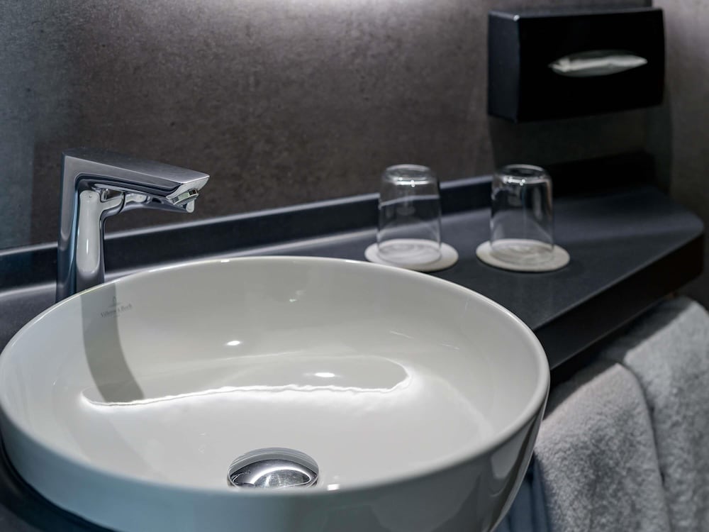 Habitación con 1 cama doble - 63x79 pulgadas, 160x200 cm, nuevo concepto de confort para dormir del hotel Ibis München Garching. Foto 4