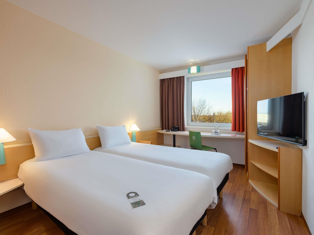 Habitación con 2 camas individuales - 36x79 pulgadas, 90x200 cm, nuevo concepto de sueño del hotel Ibis München Garching