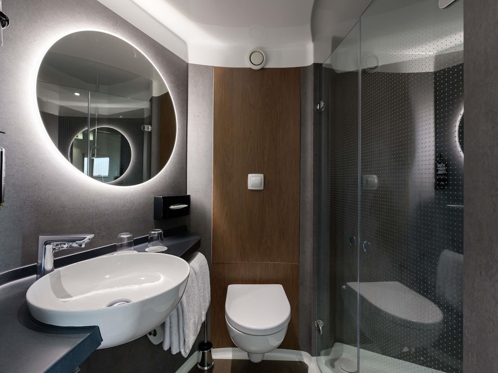 Habitación con 2 camas individuales - 36x79 pulgadas, 90x200 cm, nuevo concepto de sueño del hotel Ibis München Garching. Foto 1