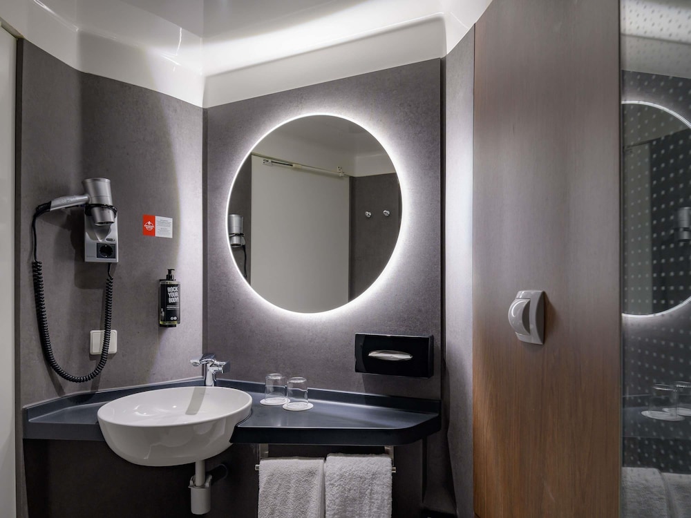 Habitación con 2 camas individuales - 36x79 pulgadas, 90x200 cm, nuevo concepto de sueño del hotel Ibis München Garching. Foto 2