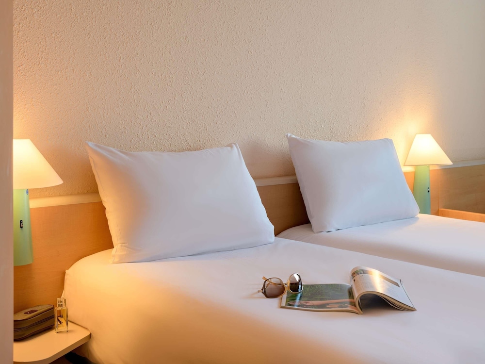 Habitación con 2 camas individuales - 36x79 pulgadas, 90x200 cm, nuevo concepto de sueño del hotel Ibis München Garching. Foto 4