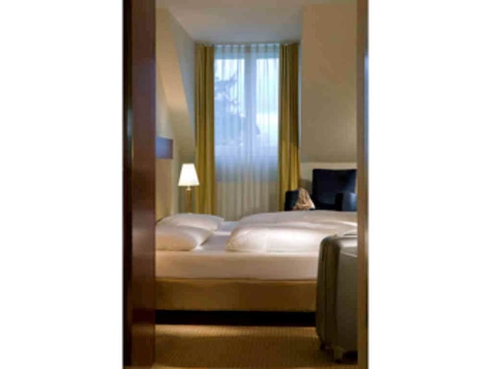 Habitación doble 1 Cama doble del hotel Novotel Hildesheim. Foto 1