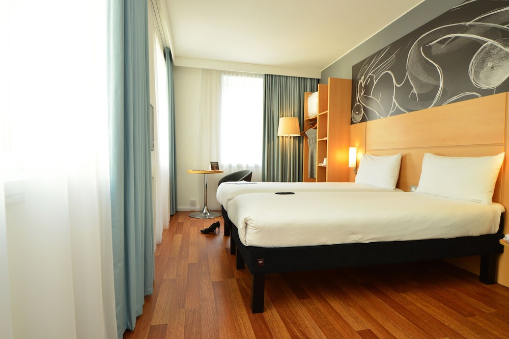 Habitación Twin, 2 camas individuales del hotel Ibis Edinburgh Centre South Bridge - Royal Mile. Foto 4