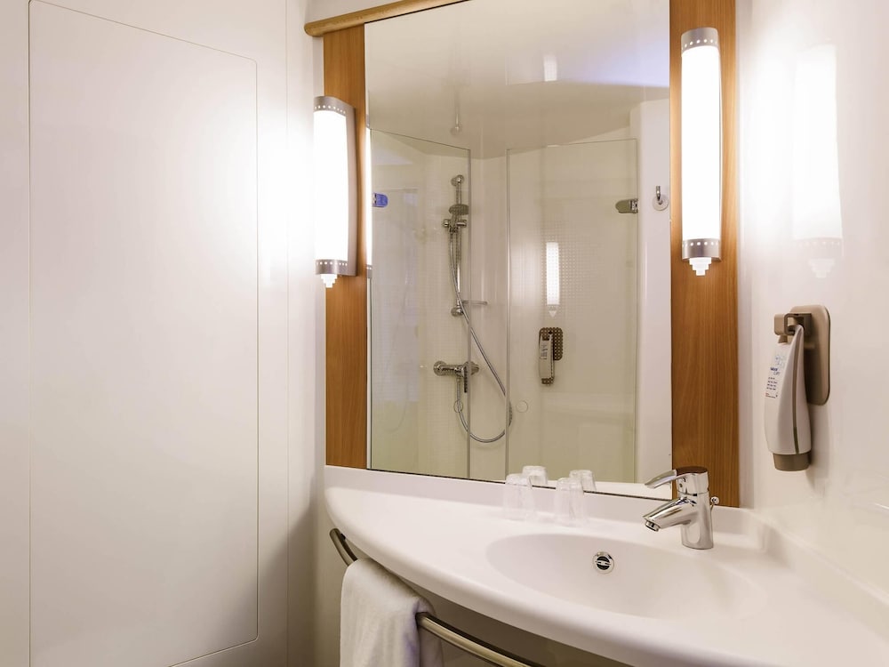 Habitación Twin, 2 camas individuales del hotel Ibis Edinburgh Centre South Bridge - Royal Mile. Foto 9
