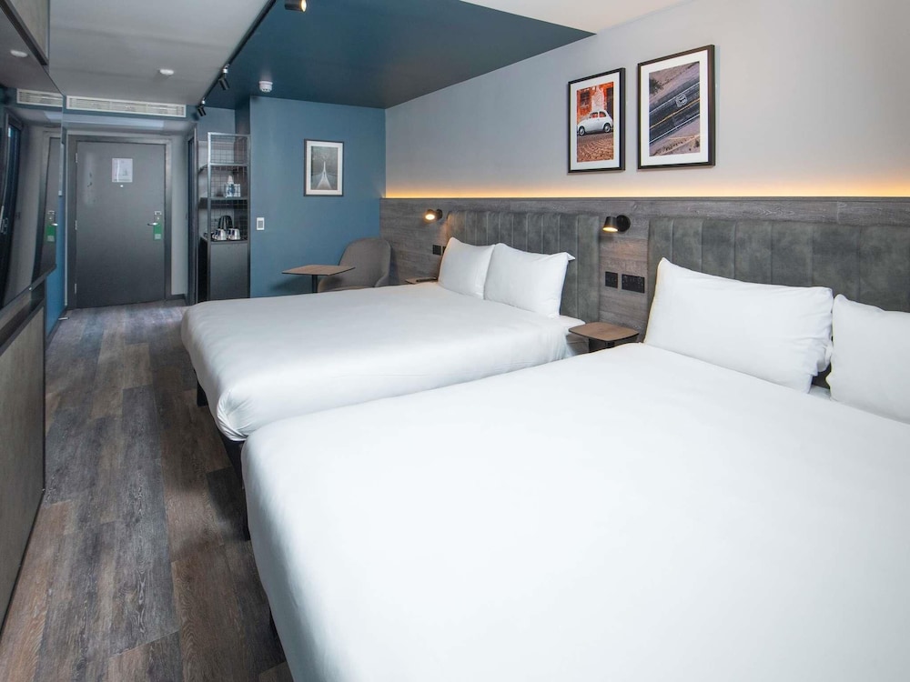 Habitación Estándar con 2 camas dobles del hotel Ibis Styles London Gatwick Airport