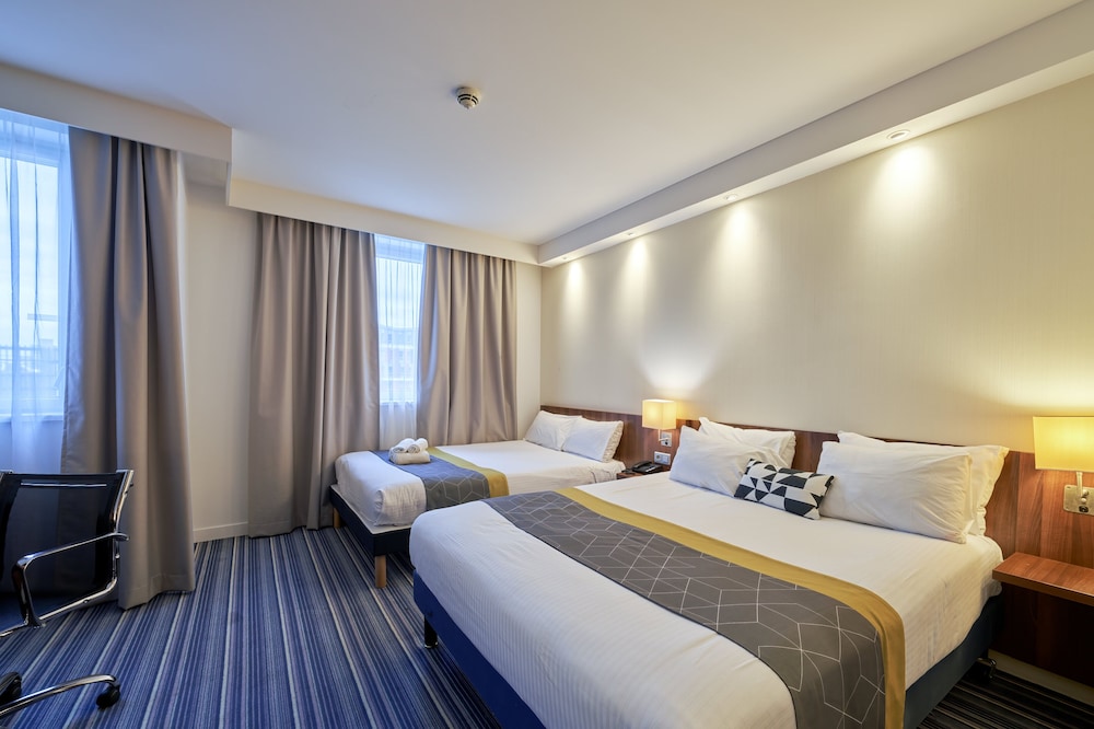 Habitación estándar, varias camas del hotel Holiday Inn Express Estrasburgo - Centre. Foto 2