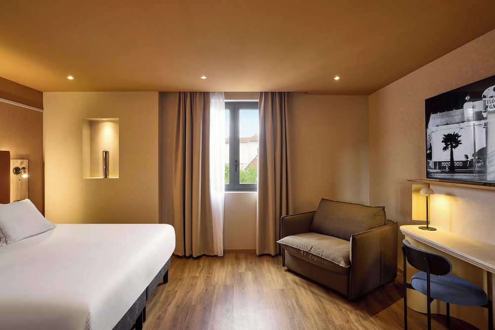 Habitación Deluxe 1 cama king - size y sofá del hotel You de France Valence - Handwritten Collection